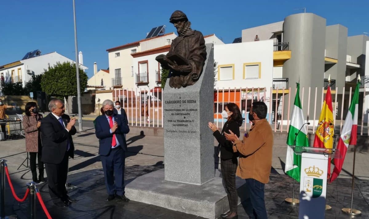 Inauguración de la estatua a Casiodoro de Reina en Santiponce.