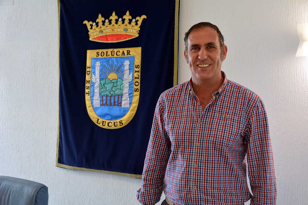 Alcalde de Sanlúcar la Mayor, Juan Salado.