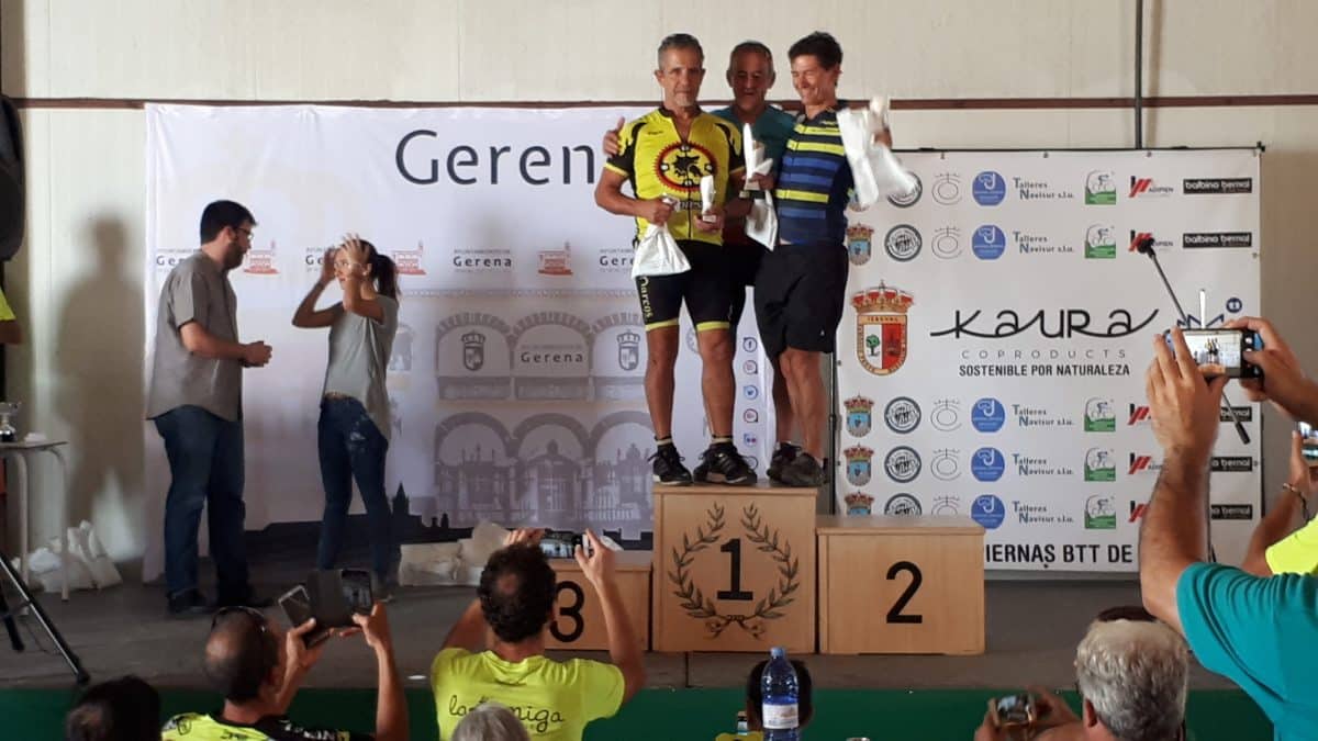 Kaura patrocina a dos clubes de ciclismo, El Llantazo y Los Guzmanes.