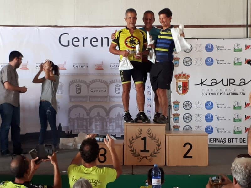 Kaura patrocina a dos clubes de ciclismo, El Llantazo y Los Guzmanes.