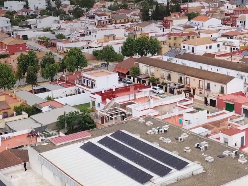 Paneles solares en Espartinas.