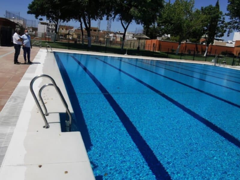 Piscina municipal de Bormujos.