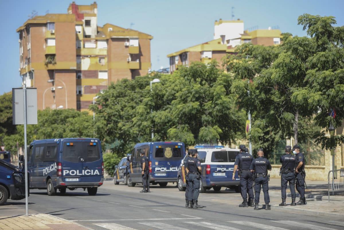 Policía Nacional en el Polígono Sur de Sevilla. Foto de archivo de Europa Press.