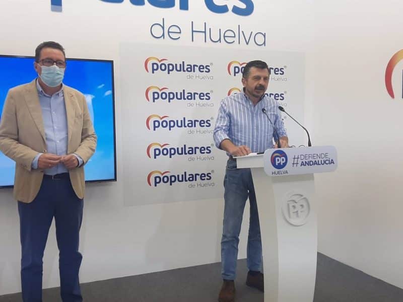 El vicesecretario general del PP-A, Toni Martín, en rueda de prensa en Huelva.