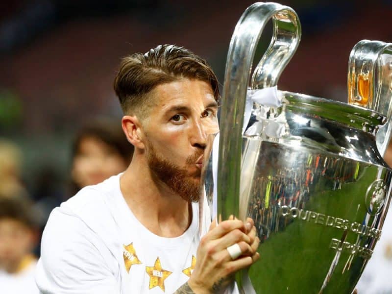 Sergio Ramos besa la undécima Champions del Real Madrid. Europa Press.
