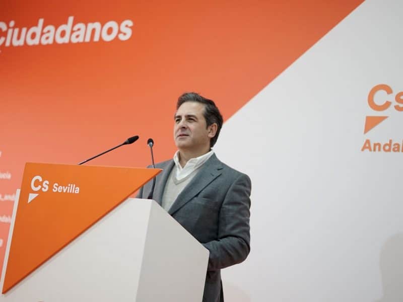 Ángel Mayo en la sede de Ciudadanos Sevilla.