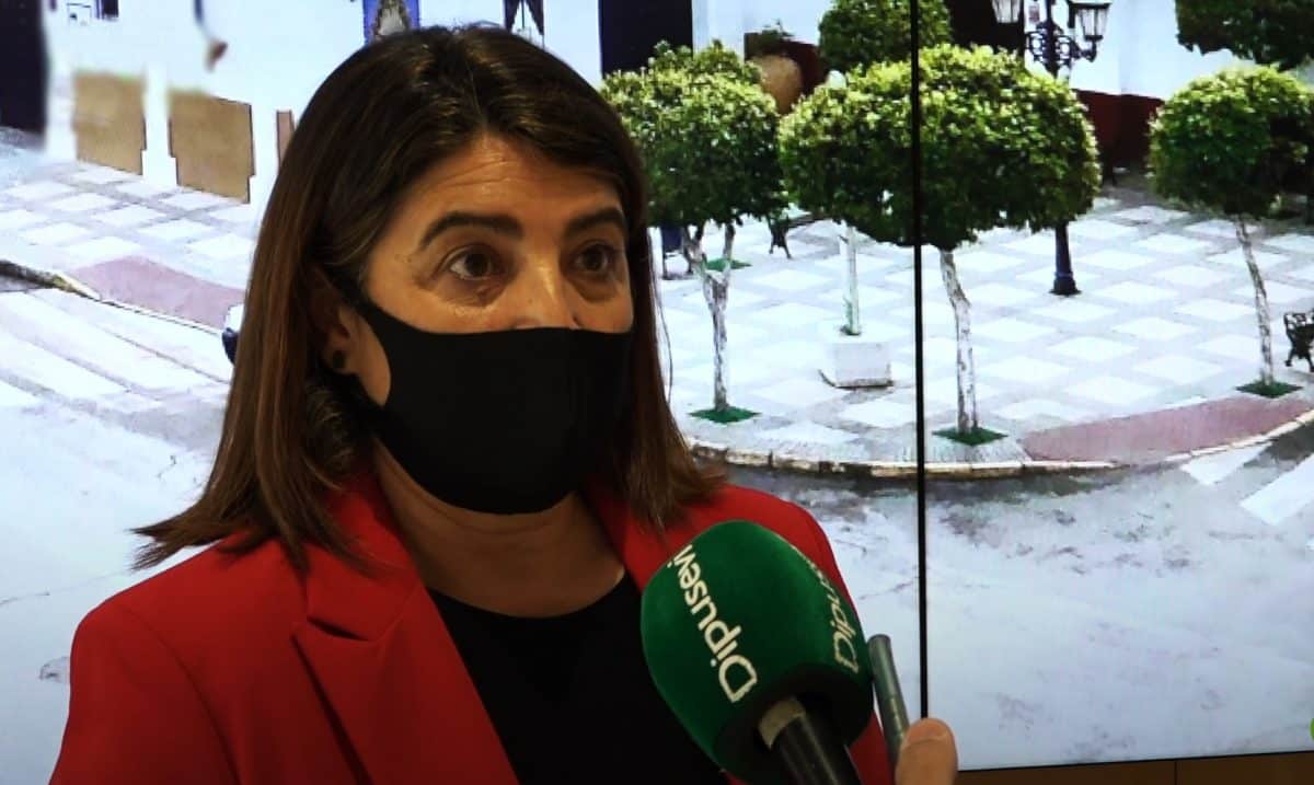 La alcaldesa de Almensilla, Agripina Cabello.