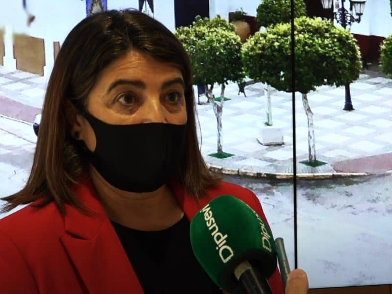 La alcaldesa de Almensilla, Agripina Cabello.