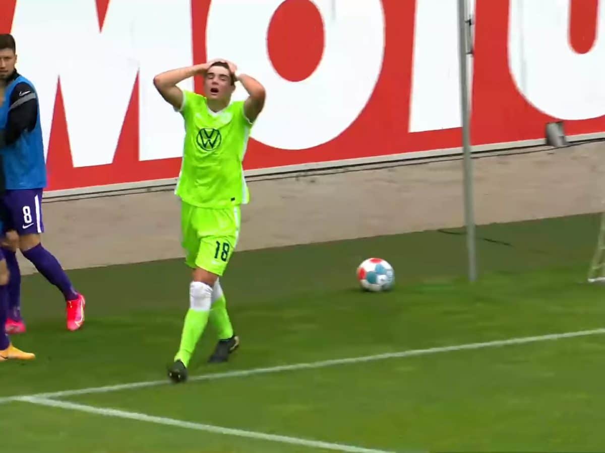 Anselmo McNulty lamenta la ocasión fallada en su debut.
