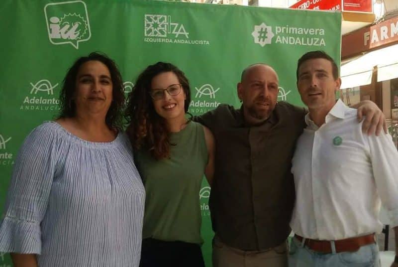 Blanca Montero junto a Ángela Aguilera, una de las expulsadas por UP, y Ernesto Alba, secretario general del PCE-A