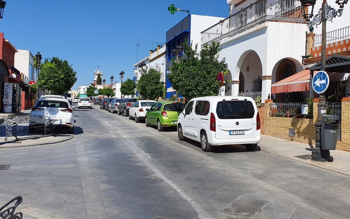 Situación actual de la calle Leal Castaño de Espartinas.