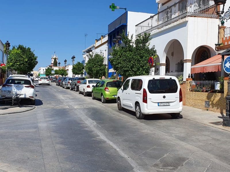 Situación actual de la calle Leal Castaño de Espartinas.