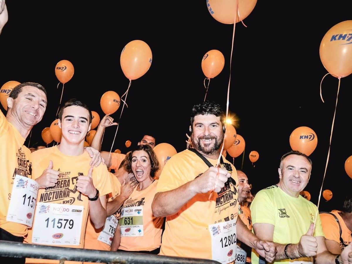 Participantes de la Carrera Nocturna del Guadalquivir, en una foto de archivo.