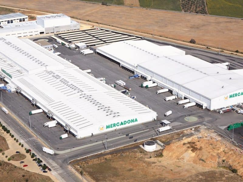 Complejo de Mercadona en Huévar del Aljarafe.