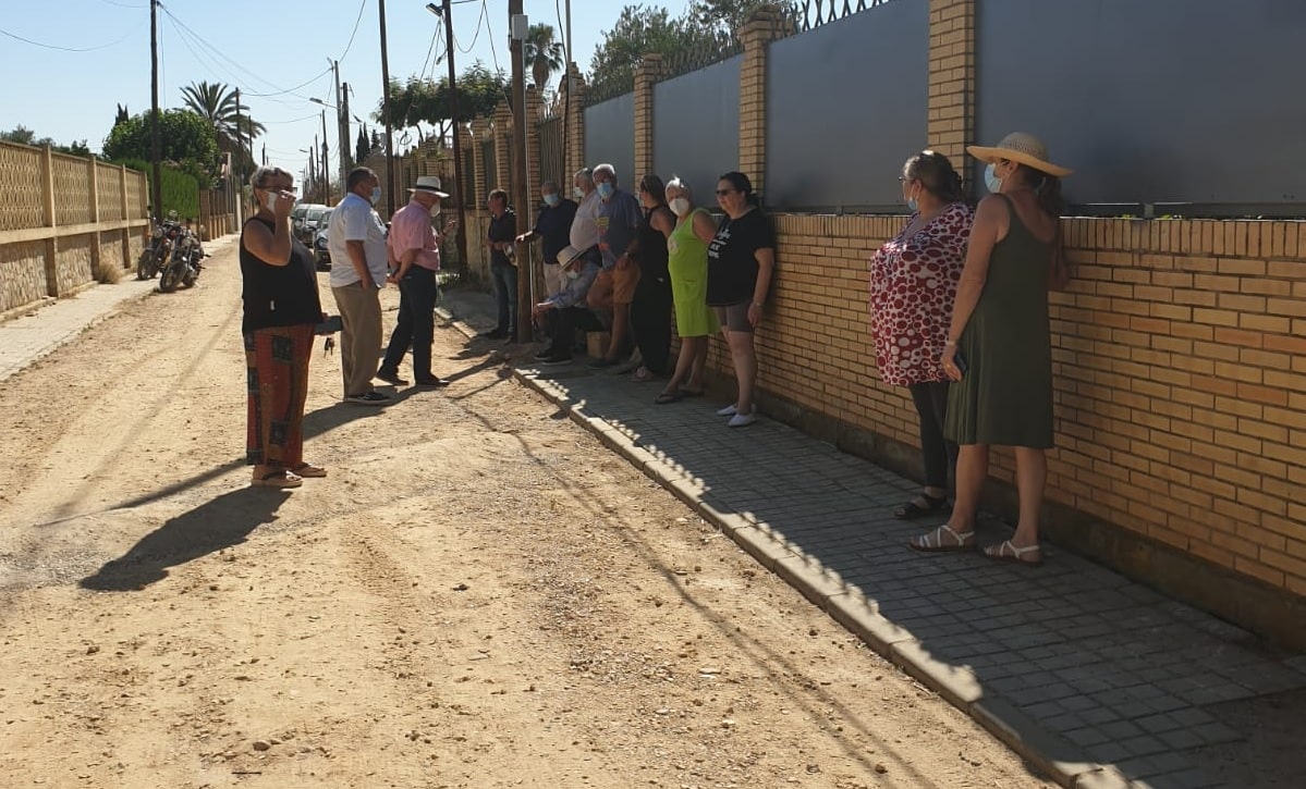 Familias del Sector F reunidas para intentar impedir los cortes.