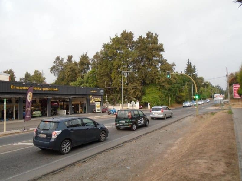Carretera A-8076 a su paso por Gines.
