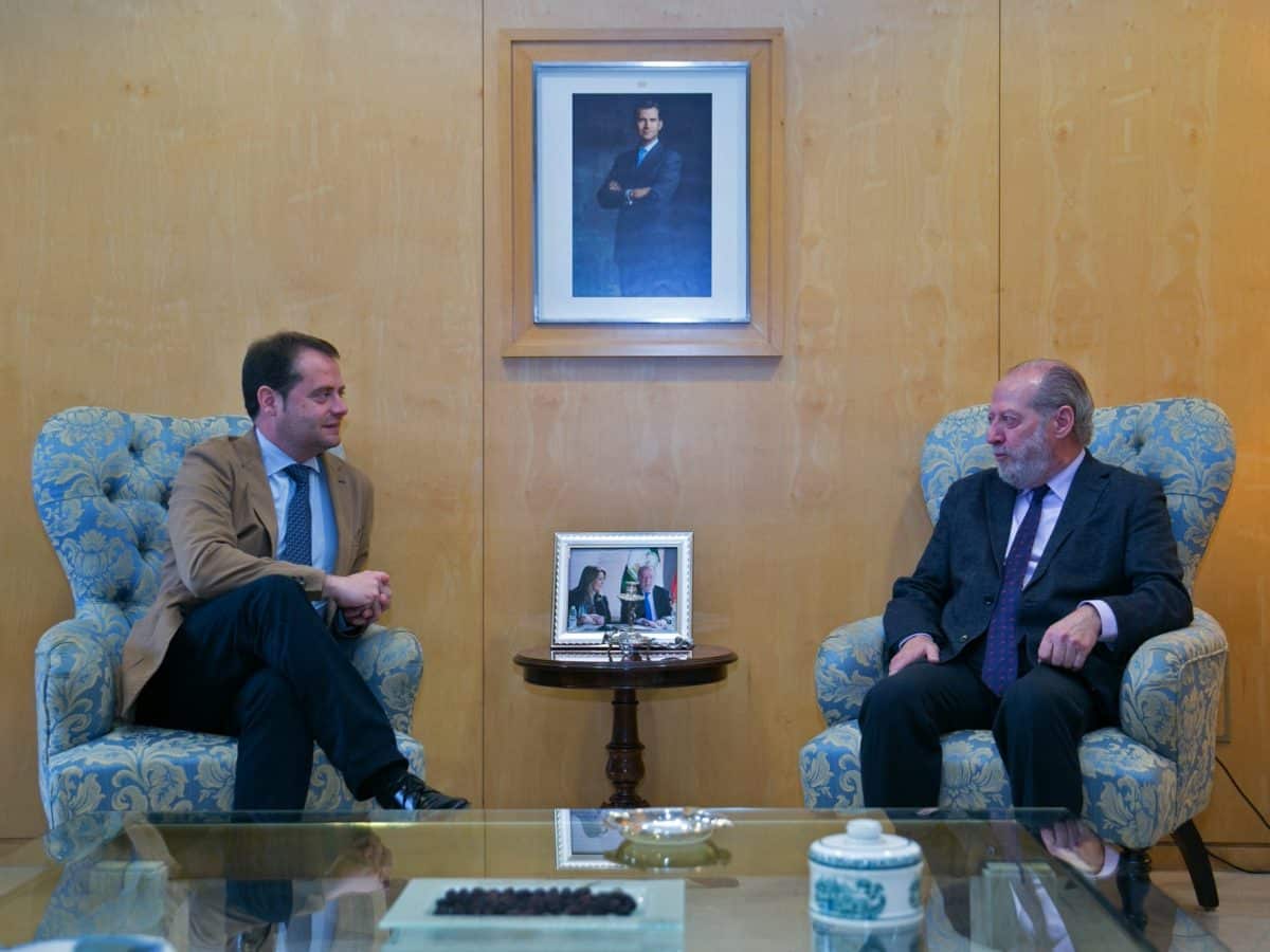 Antonio Conde y Fernando Rodríguez Villalobos mantienen una reunión. Europa Press