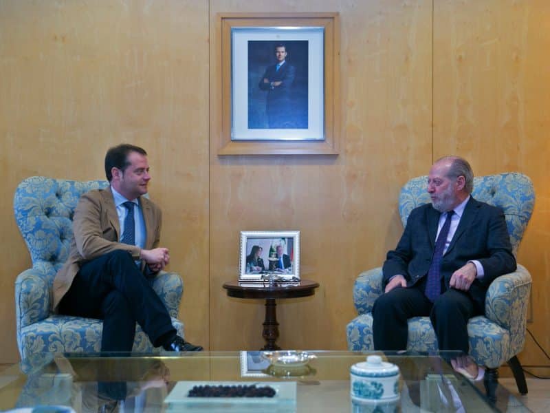 Antonio Conde y Fernando Rodríguez Villalobos mantienen una reunión. Europa Press