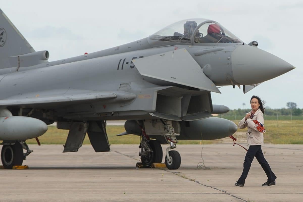 La ministra de Defensa en funciones, Margarita Robles, visita el Ala 11 y el Segundo Escuadrón de Apoyo al Despliegue Aéreo en la Base de Morón en Sevilla.