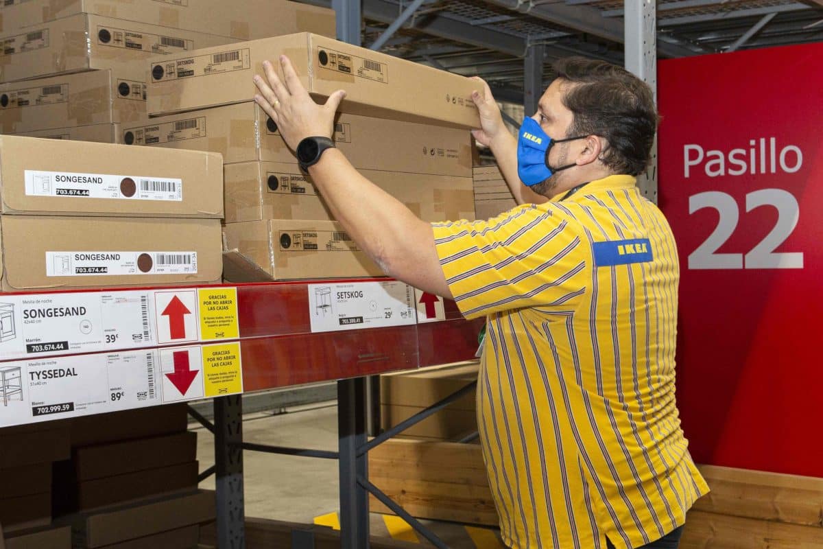 Imagen de archivo de un trabajador de Ikea. Europa Press.