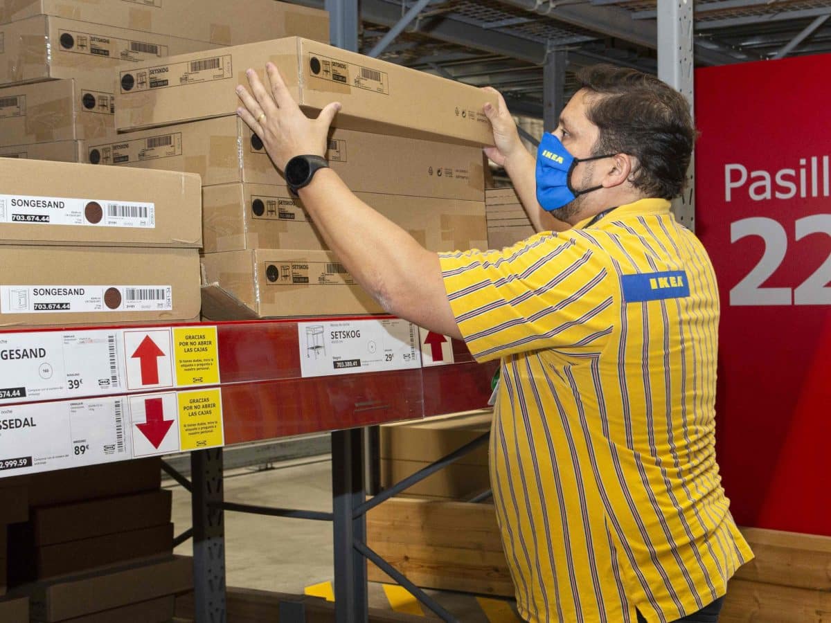 Imagen de archivo de un trabajador de Ikea. Europa Press.