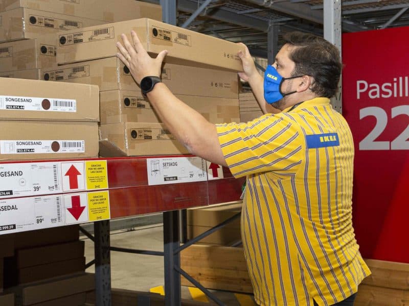 Imagen de archivo de un trabajador de Ikea. Europa Press.
