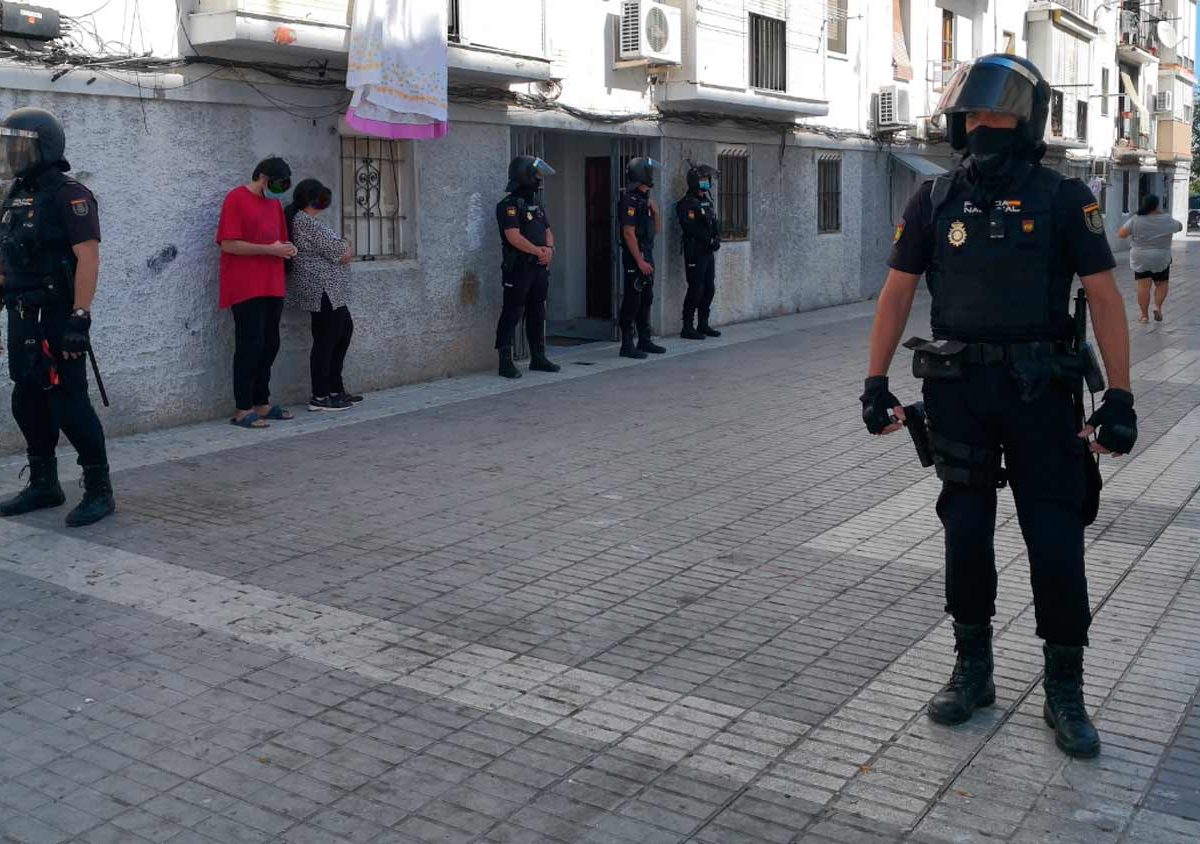 Agentes en la operación contra el narcotráfico en San Juan