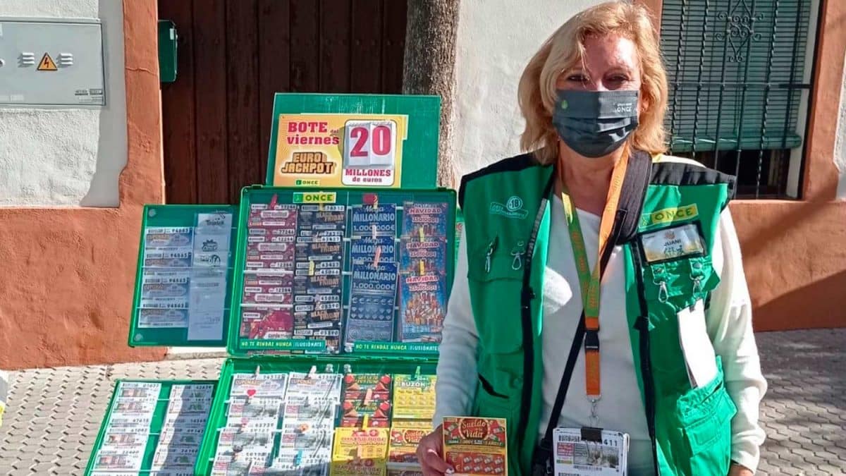 Vendedora 'rasca' premiado en Camas