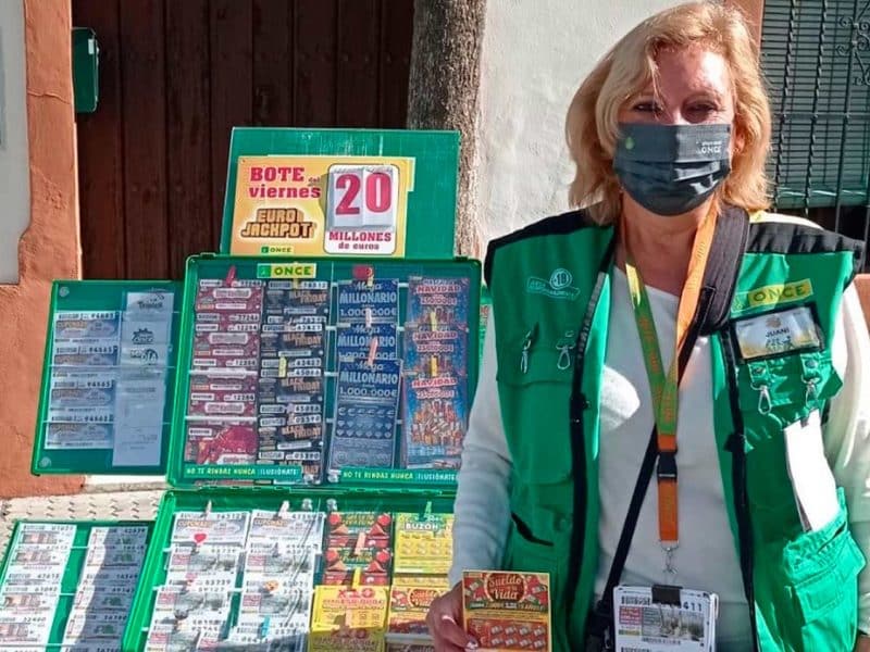Vendedora 'rasca' premiado en Camas