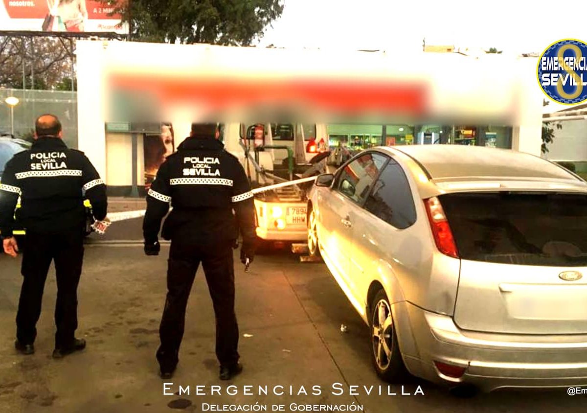 Localizaron a los fugitivos en una gasolinera / ES