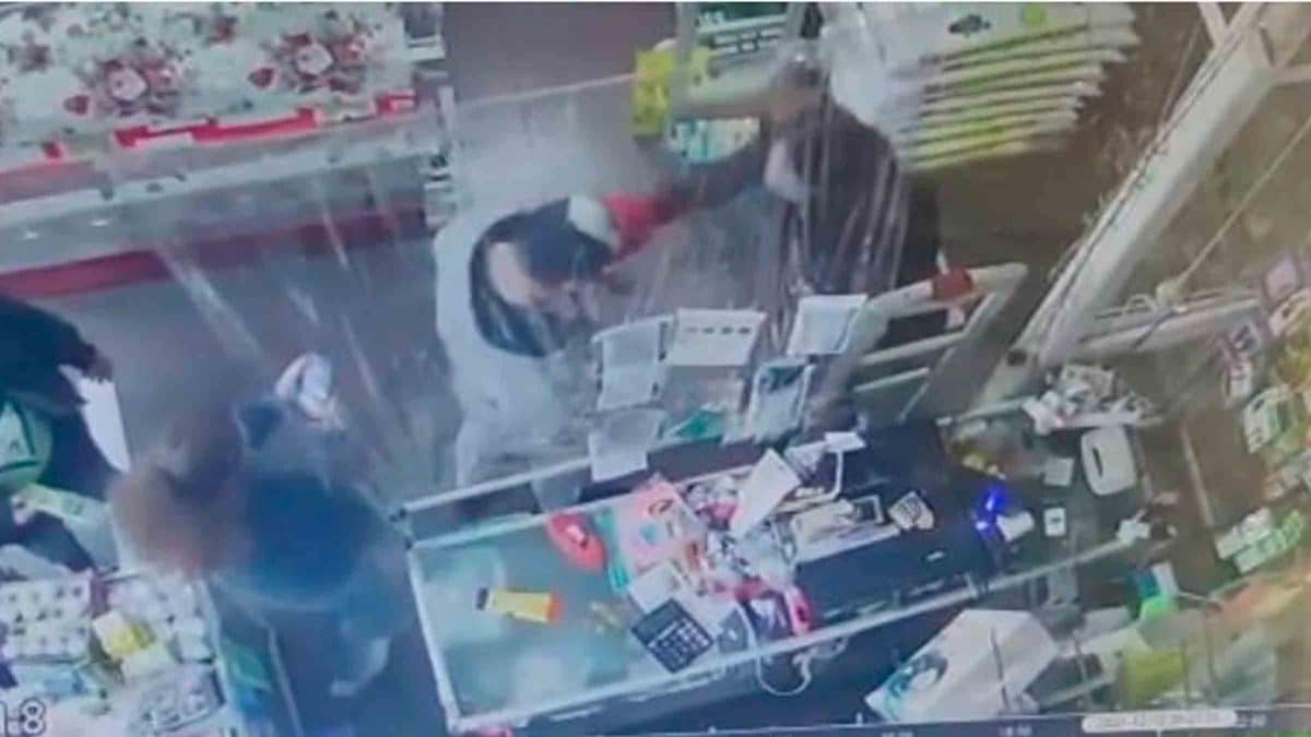 Imagen del robo de la caja registradora del bazar en Sanlúcar La Mayor