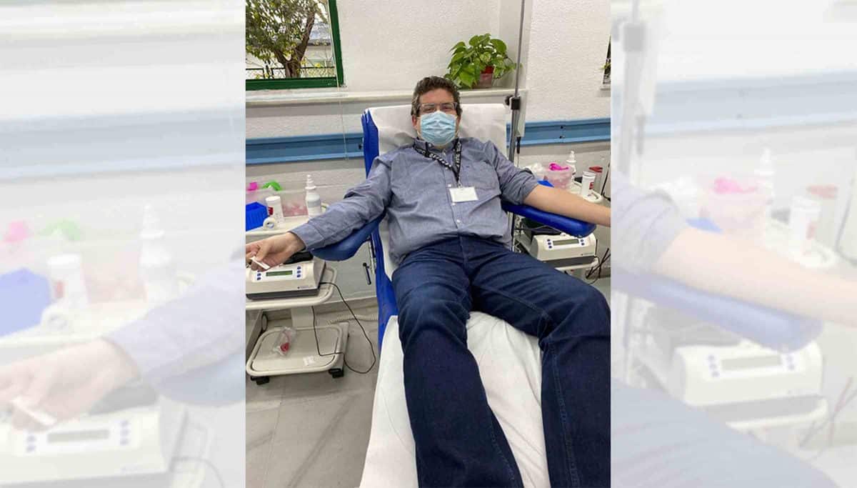 Sanitarios del Virgen del Rocío donan sangre