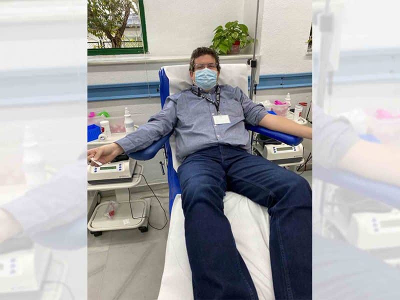 Sanitarios del Virgen del Rocío donan sangre
