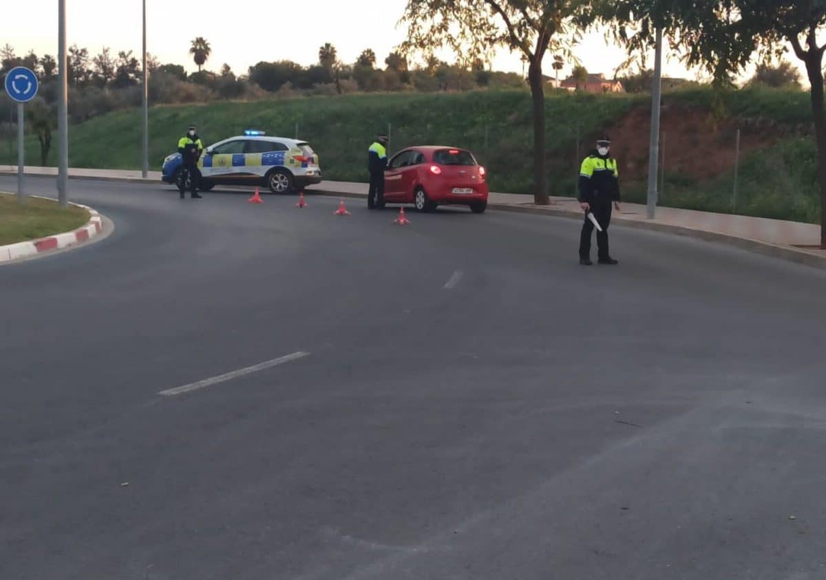 Coche detenido en Tomares / Emergencias Tomares