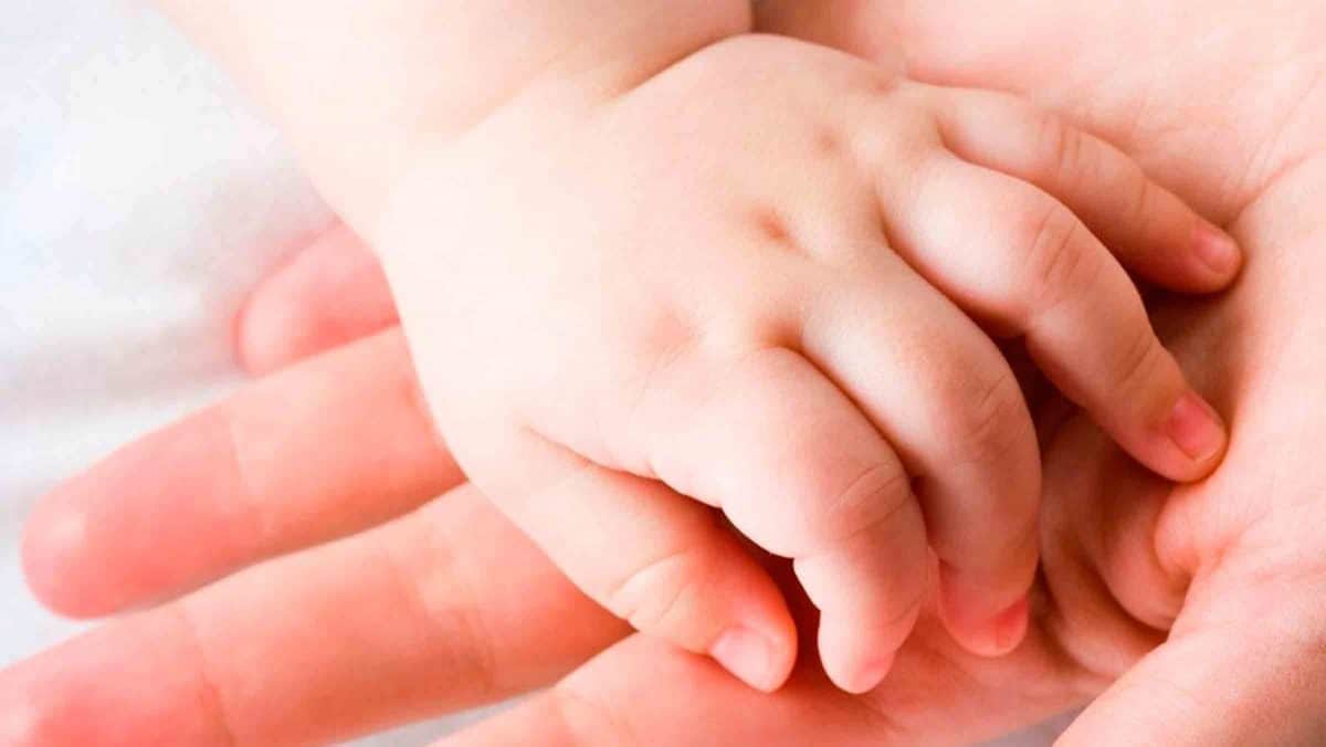 Mano de un bebé /AD