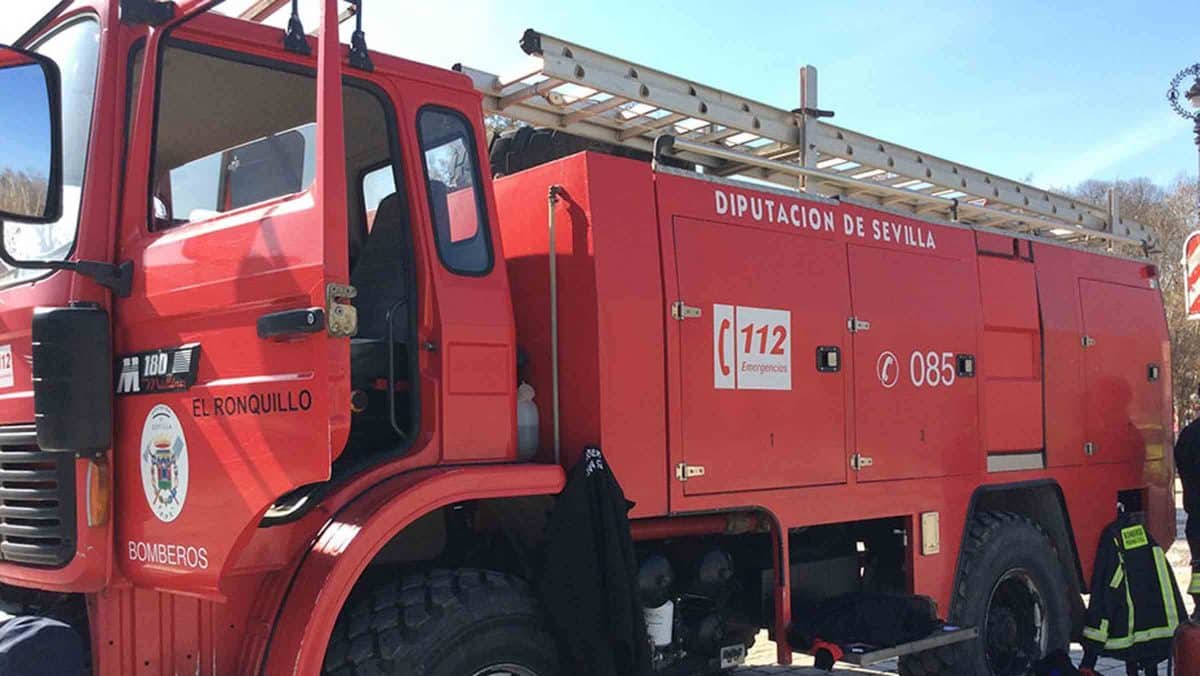 Camión de bomberos del servicio de emergencias 112/ AD
