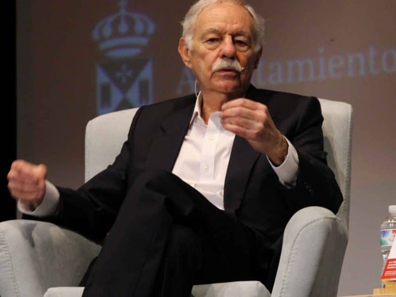 Eduardo Mendoza, en la Feria del Libro de Tomares / AD