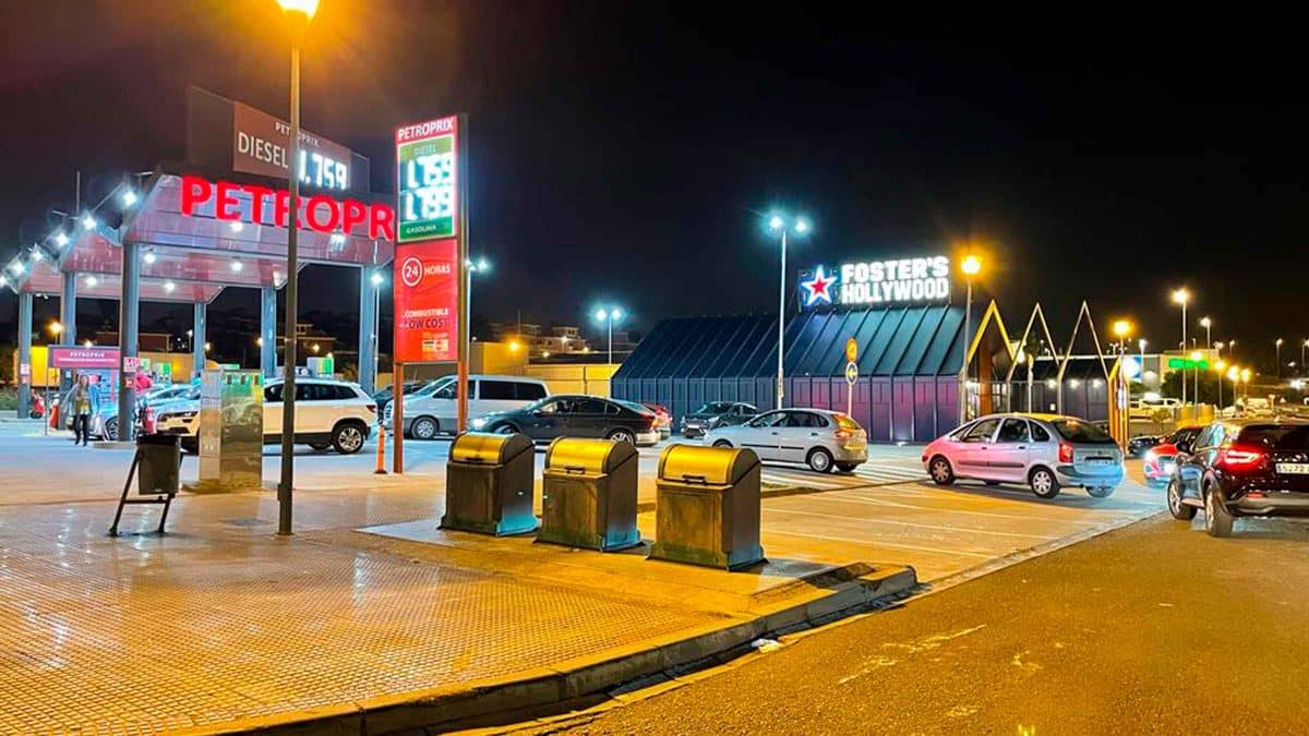 Gasolinera en Gines/ Clara Fajardo