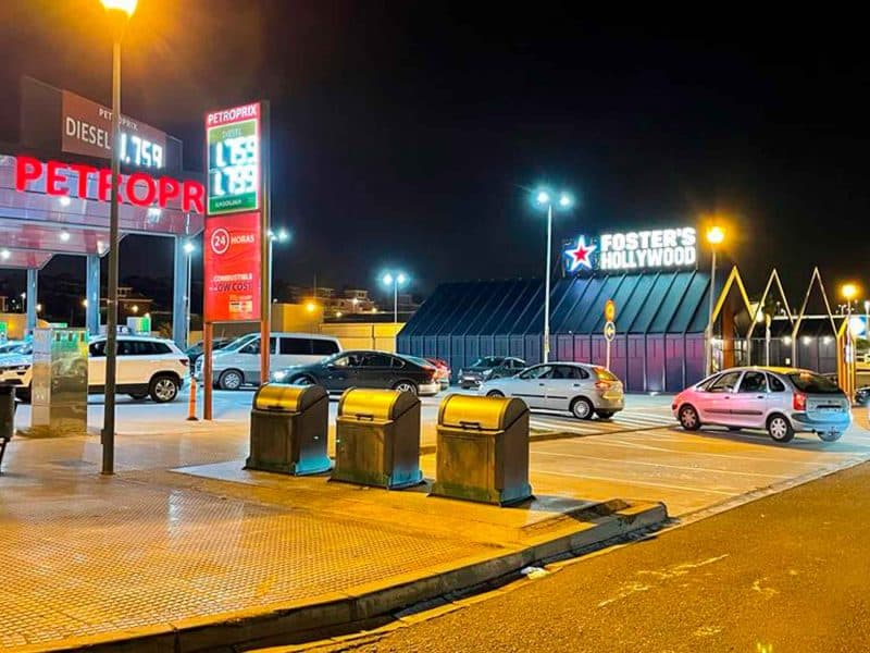 Gasolinera en Gines/ Clara Fajardo