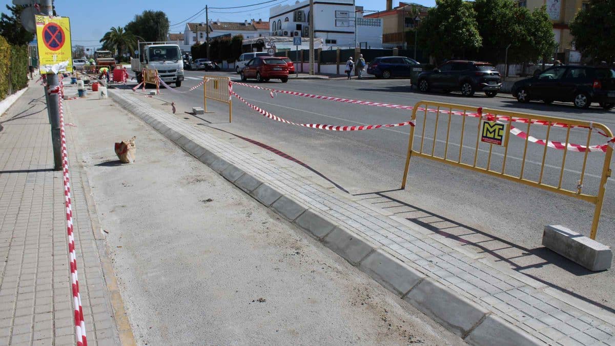 El carril bici de Gines en obras / AD