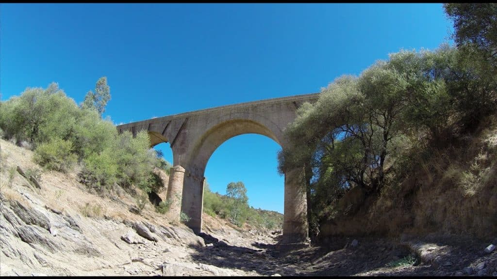 Puente del antiguo ferrocarril que pasaba por Aznalcóllar / AD