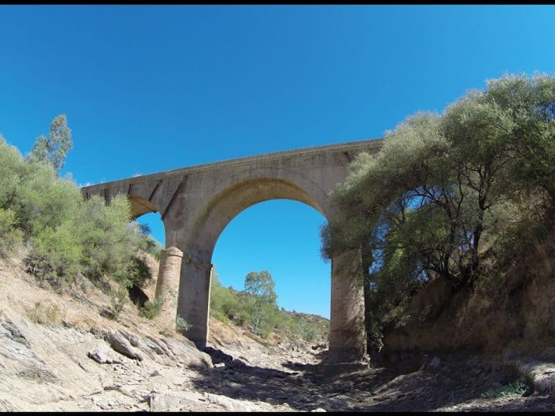 Puente del antiguo ferrocarril que pasaba por Aznalcóllar / AD