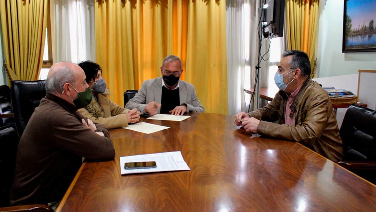 Acuerdo entre el Ayuntamiento de San Juan y la asociación de La Cabalgata para ayudar a Ucrania / AD
