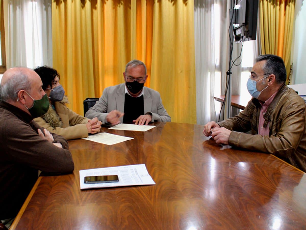Acuerdo entre el Ayuntamiento de San Juan y la asociación de La Cabalgata para ayudar a Ucrania / AD