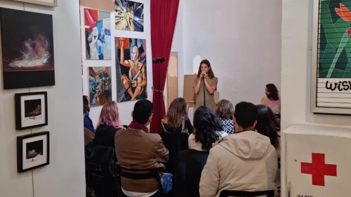 Paco Cotán en la presentación de su libro 'Libre de Poesía'
