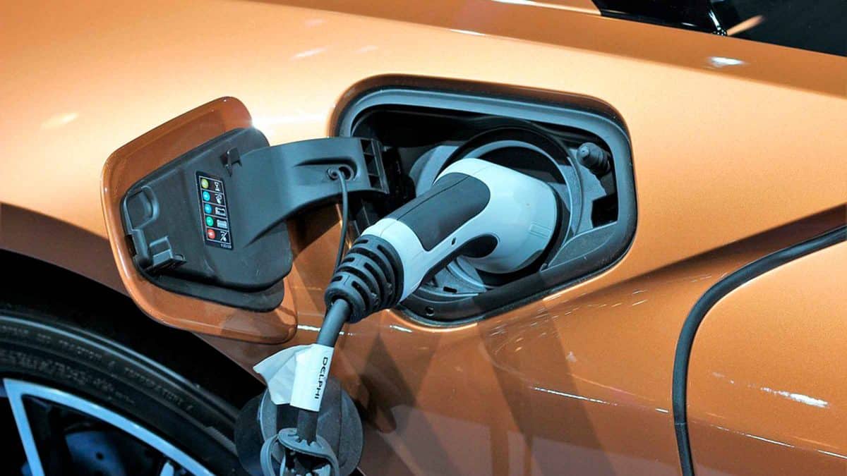 Imagen de un punto de recarga para vehículos eléctricos / Pixabay