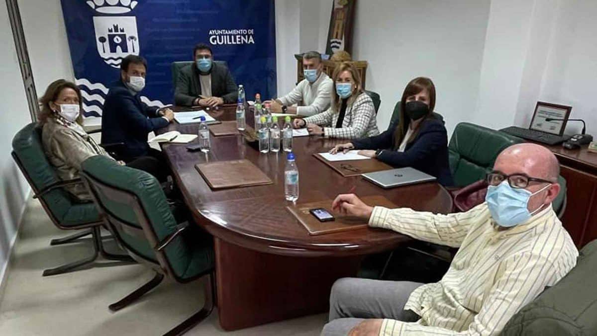 Ayuntamiento de Guillena en la reunión con Grupo MAS y Junta sobre el acuerdo de empleo en la localidad / AD