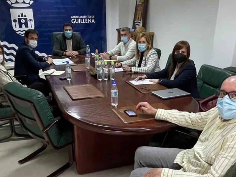 Ayuntamiento de Guillena en la reunión con Grupo MAS y Junta sobre el acuerdo de empleo en la localidad / AD