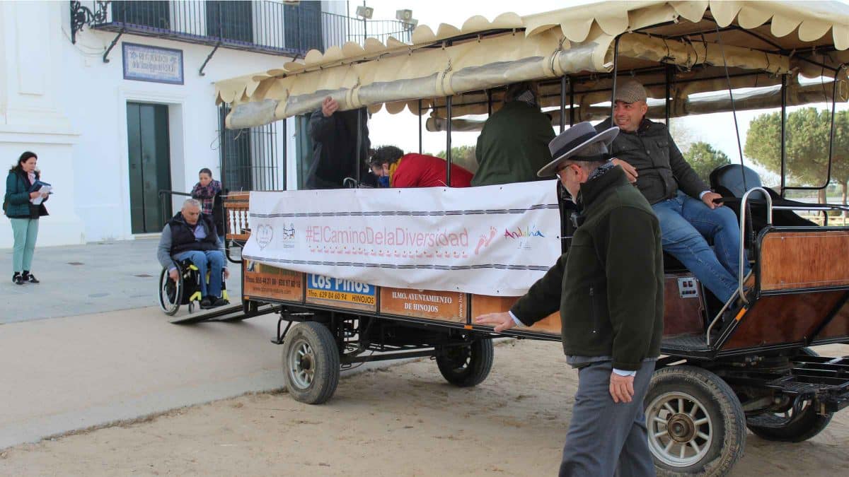 Imagen de una carriola adaptada para el Camino del Rocío para personas con discapacidad / AD