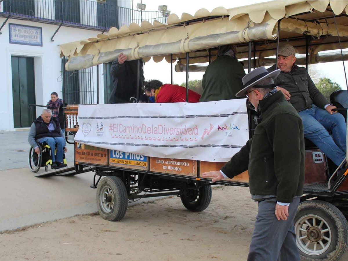 Imagen de una carriola adaptada para el Camino del Rocío para personas con discapacidad / AD